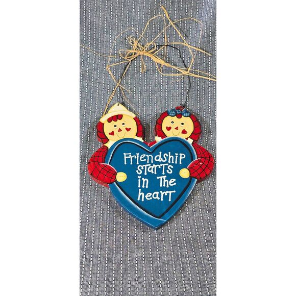 Vintage Raggedy Ann & Andy Wooden Wall Hanging Sign "Friendship Starts In The He - Picture 1 of 5